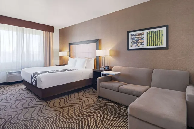جناح بسرير كينج مع أريكة، La Quinta Inn and Suites by Wyndham Idaho Falls/Ammon 2/3