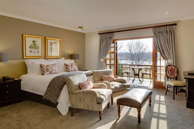 غرفة بسرير كينج بإطلالة على البحيرة مع أريكة، Irene Country Lodge, Autograph Collection 10/10
