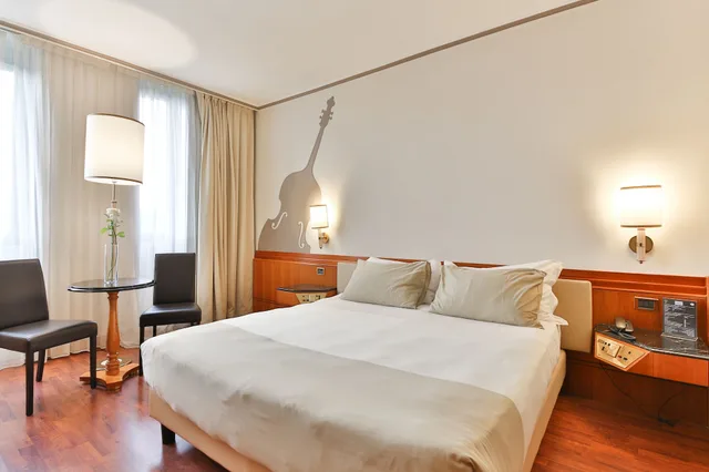 غرفة كلاسيكية مفردة بسرير كينج، Hotel Leon d Oro 2/3