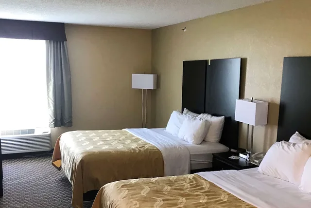 غرفة قياسية بسريرين كوين، Quality Inn & Suites Mendota near I-39 1/1