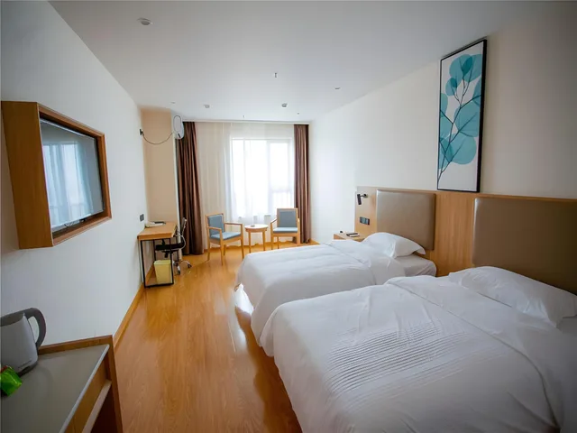 غرفة بسريرين منفصلين بإطلالة، GreenTree Inn Qinzhou East Railway Station 1/1