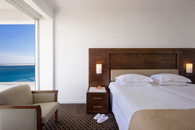 Room, Double or Twin Bed, Lateral Side Sea View، Grecian Sands Hotel 4/4