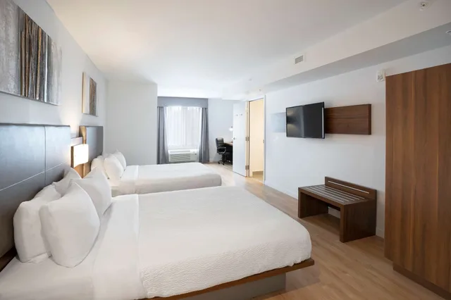 Suite, 2 Queen Beds, Sofa, Quality Inn Quebec City 4/9
