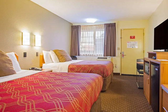 غرفة بسريرين كوين لذوي الإعاقة، Motel6 Portland, OR – Southeast 3/6