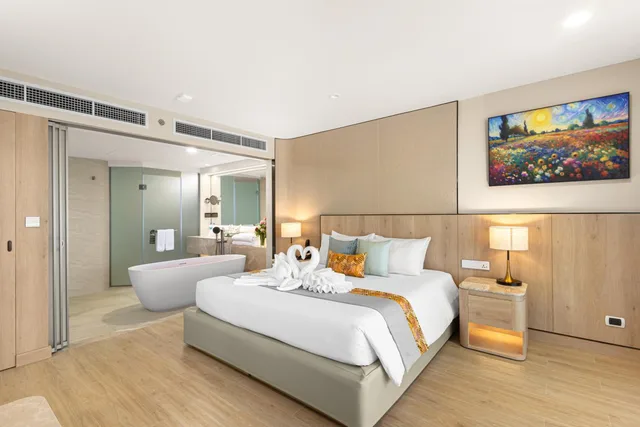 جناح جونيور، Royal Cliff Grand Hotel 5/7