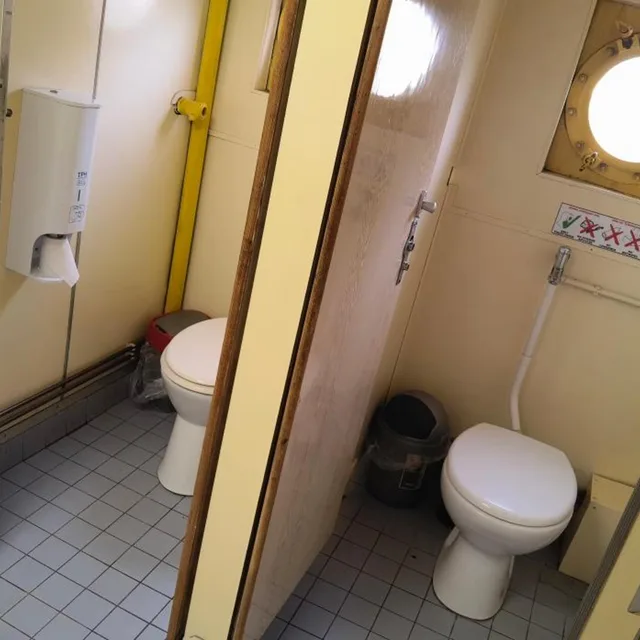 كابينة غربية بسرير مزدوج بحمام مشترك، Eastern Comfort Hotel & Hostelboat 4/10