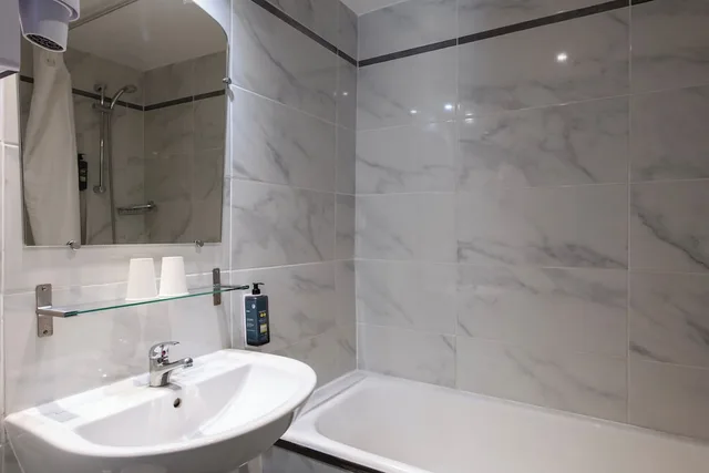 غرفة سوبيريور بسرير مزدوج، Hotel Ambassadeur Paris 3/3