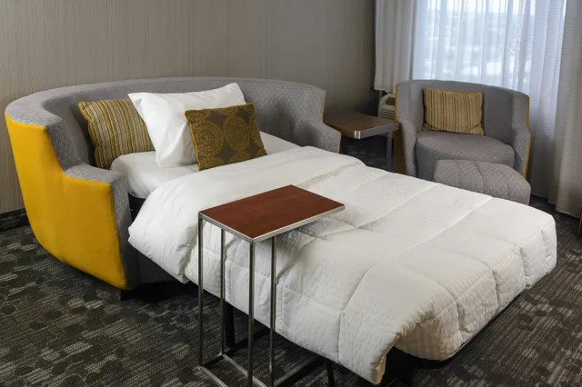 جناح، Courtyard Toronto Northeast Markham 1/2