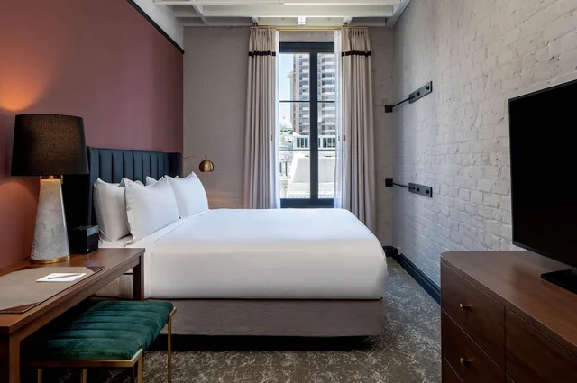 1 Bedroom, Suite, King Bed, Magazine Street View, Sofa، The Eliza Jane, Autograph Collection 1/3
