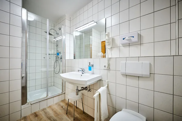 غرفة عائلية بسرير مزدوج مع أريكة، Posthotel Walhalla Regensburg Ost 3/3