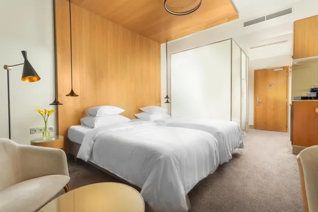 Deluxe, King Bed, Private Garden، Hotel Golf Prague 2/6