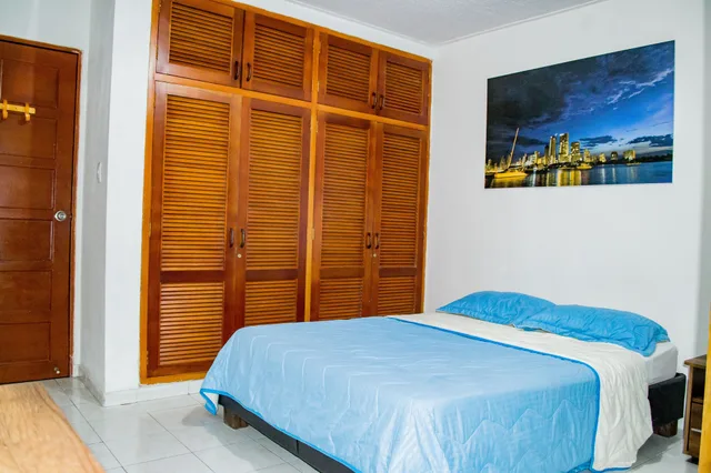 غرفة عائلية بسرير مزدوج وسرير بطابقين بحمام مشترك، Hostal Ocean View 1/3