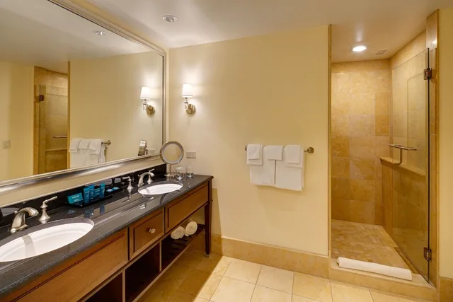 Premium, King Bed, Lake Front, The Edgewater 4/5