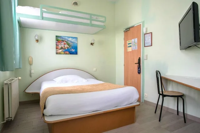 Room, Triple, Double and Bunk Bed, Hotel de Rosny 1/1