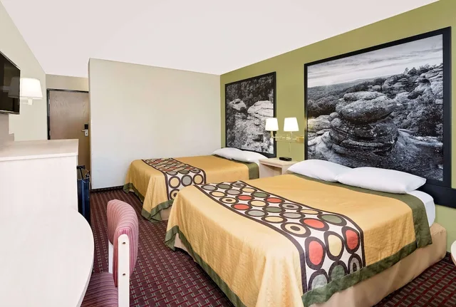 غرفة بسريرين مزدوجين للمدخنين، Super 8 By Wyndham Metropolis 4/10