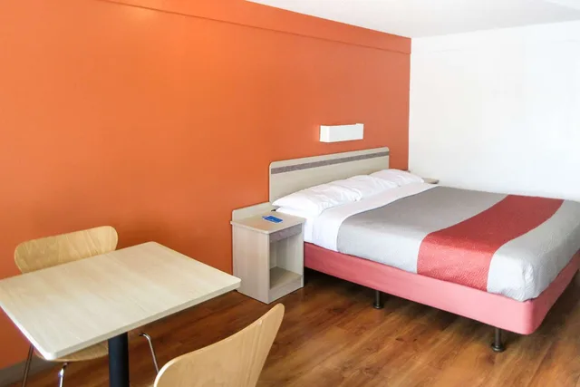 غرفة بسرير كينج، Rodeway Inn Altoona Orchard Plaza 2/3
