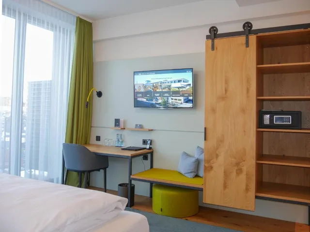 غرفة قياسية بسريرين منفصلين بشرفة، Hotel Federwerk 2/4