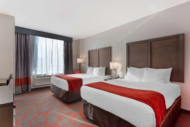غرفة بسريرين كوين لذوي الإعاقة، Comfort Inn And Suites Near Stadium 5/6