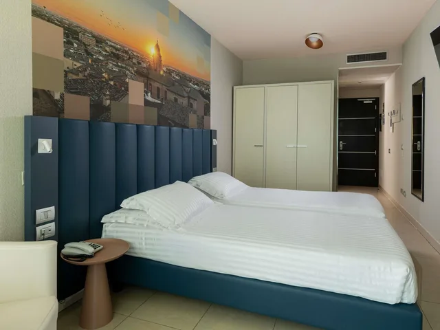 Classic, Twin Beds, Lateral Side Sea View, Terrace، MERCURE RIMINI ARTIS 1/4