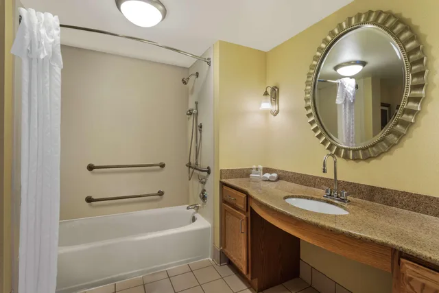جناح استوديو بسرير كينج لذوي الإعاقة، Homewood Suites by Hilton Newark-Wilmington South Area 1/2