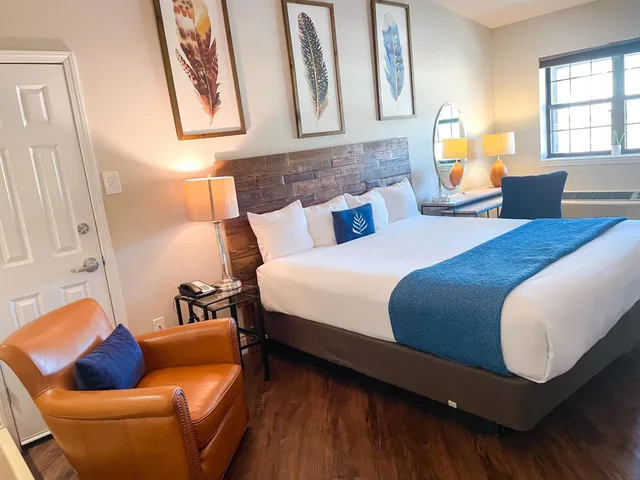 جناح فاخر بجاكوزي، PINEMARK Inn Suites Events 1/8