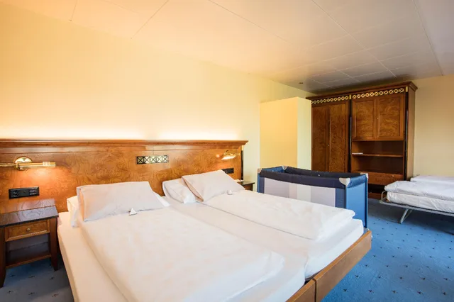 غرفة عائلية بسرير كينج بشرفة، Engimatt City And Garden Hotel 2/2