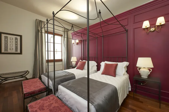Deluxe, Queen Bed, Peruzzi Urban Residences 3/9