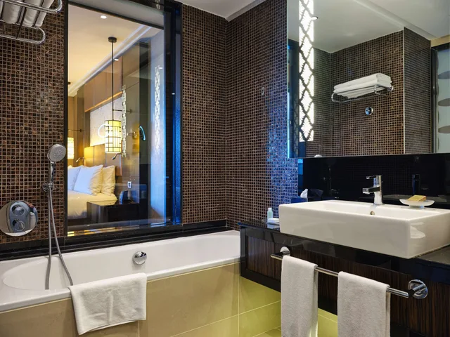 غرفة تنفيذية بسرير كينج، Hilton Baku 3/4