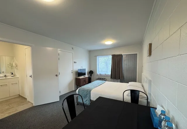 استوديو اقتصادي بسرير كوين بمطبخ، Siesta Motel 9/10