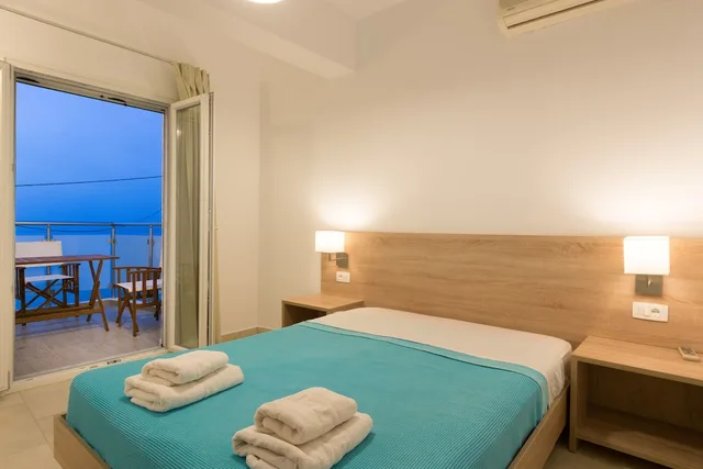 استوديو بسرير مزدوج وسرير فردي بإطلالة على البحر، Socrates Apartments &amp; Restaurant 4/7