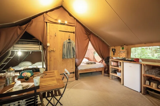 2 Bedrooms, Tent, 1 Single and 2 Double Beds، Huttopia Bourg Saint Maurice 1/3