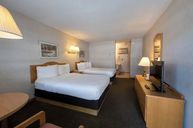 غرفة تقليدية بسريرين مزدوجين، Adirondack Retreat Inn and Suites 1/3