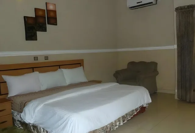 غرفة سوبيريور بسرير كينج، Ritz-Carinton Suites 1/1