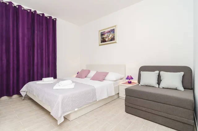 شقة بسرير كوين وسرير فردي بإطلالة على البحر بشرفة بغرفة نوم واحدة، Apartments Villa Dadic 2/4