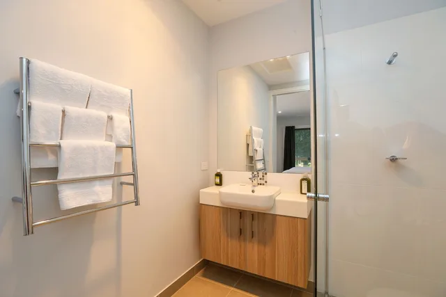 Studio, King Bed, TINDARRA RESORT 1/2