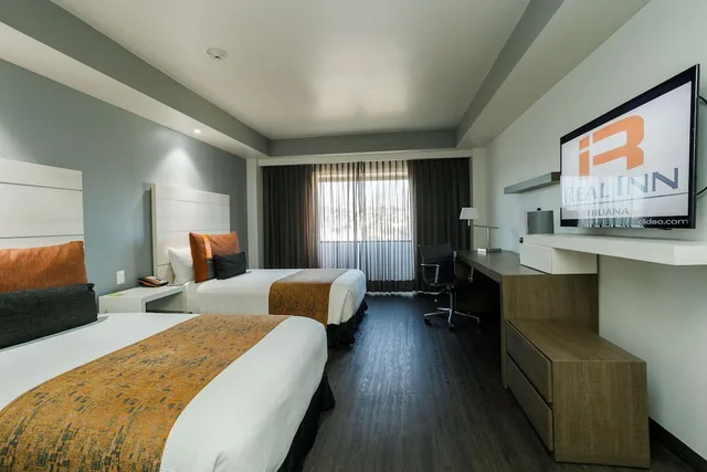 غرفة تنفيذية بسريرين مزدوجين، Real Inn Tijuana by Camino Real Hotels 1/8