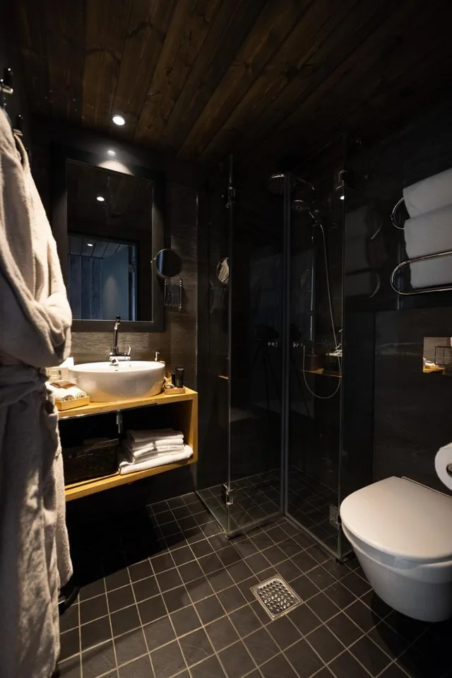 غرفة قياسية بسرير مزدوج، Arctic Treehouse Hotel 2/3