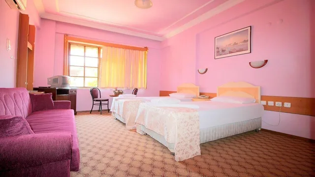 Suite, Multiple Beds, Karyatit 8/10