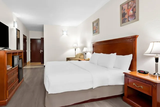 Upgrade, King Bed، Quality Inn & Suites McAlester on Hwy 69 1/5