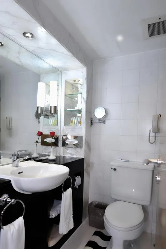 Economic Twin Bed Room، Beijing XinQiao Hotel 1/1