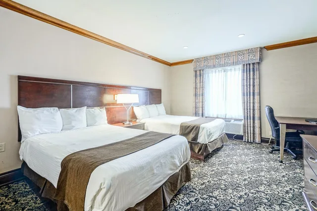 غرفة بسريرين مزدوجين، Woodbine Hotel and Suites 2/7