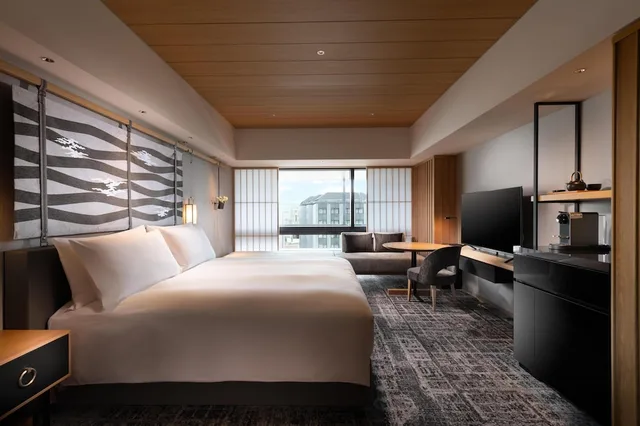 غرفة تنفيذية تنفيذية بسرير كينج مع دخول الصالة، Hilton Kyoto 1/3