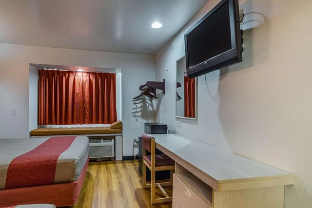 غرفة بسريرين كوين للمدخنين، Motel6 McAlester, OK 8/10
