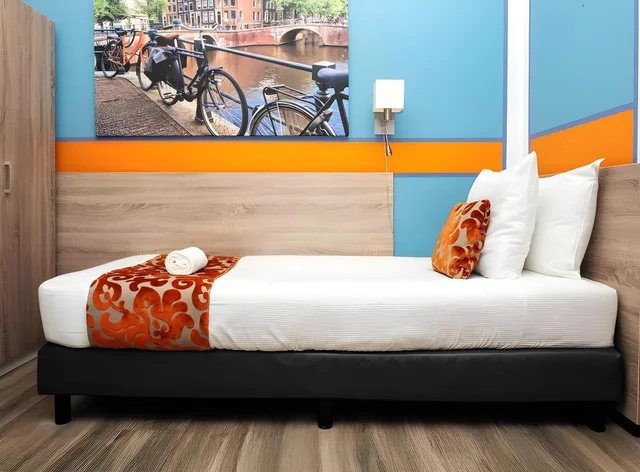 غرفة بسريرين مزدوجين مفردة بسرير فردي، Amsterdam Teleport Hotel 1/1