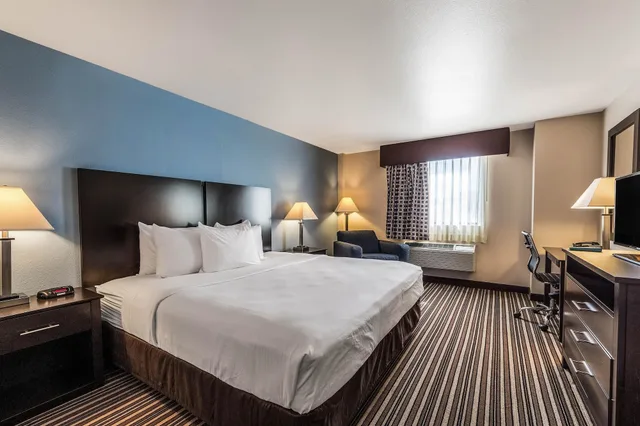 غرفة بسرير كينج لذوي الإعاقة، Quality Inn and Suites Round Rock Austin North 2/6
