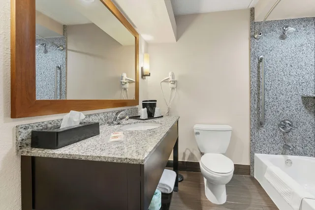 غرفة قياسية بسرير كينج، Comfort Inn Lehigh Valley West 5/6