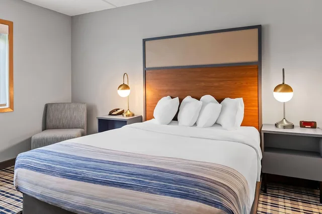 غرفة بسرير كوين لذوي الإعاقة، AmericInn by Wyndham Crookston U of M Crookston 3/7