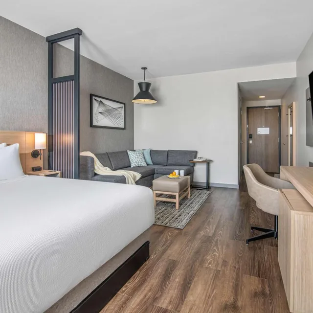 جناح بسرير كينج مع أريكة لذوي الإعاقة، Hyatt Place Newark/Silicon Valley 3/6
