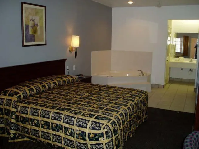 Standard, King Bed, Texas Inn and Suites at La Joya 2/4