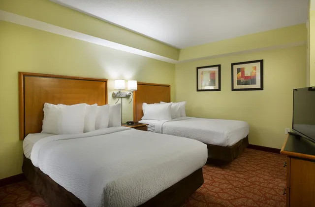 1 Bedroom, Condo, 2 Double Beds, Ocean Front, Sofa، Bay View Resort Hotel 1/3